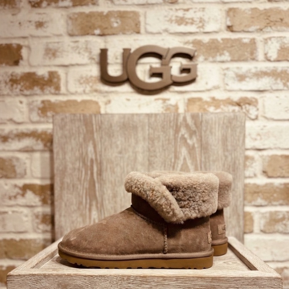 UGG Classic Mini Cuff Boot Caribou Brown Suede Sheepskin Ankle Boot Y2k sz 7